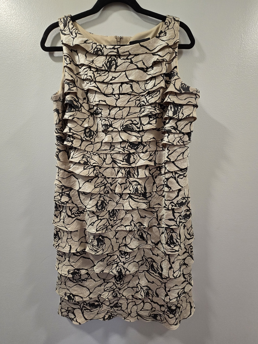 R&M Richards Beige and Black Floral Ruffle Cold-Shoulder Mini Dress
